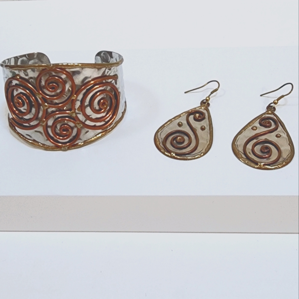 HAMMERED SILVER METAL AND COPPER & BRASS HANDMADE CUFF BRACELET AND EARRING SET